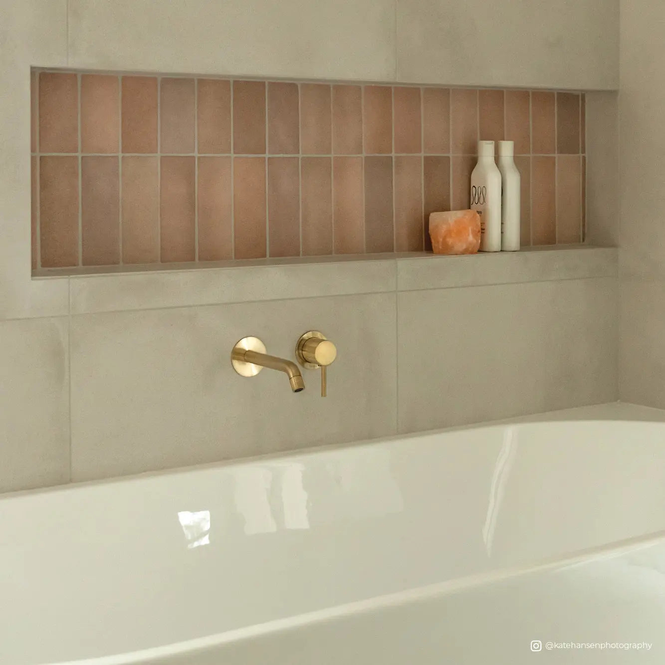 Axle Wall Basin/Bath Mixer Set, Round Plates, 200mm Outlet, Urban Brass fienza