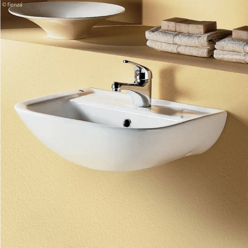 RAK Lara Wall Basin fienza